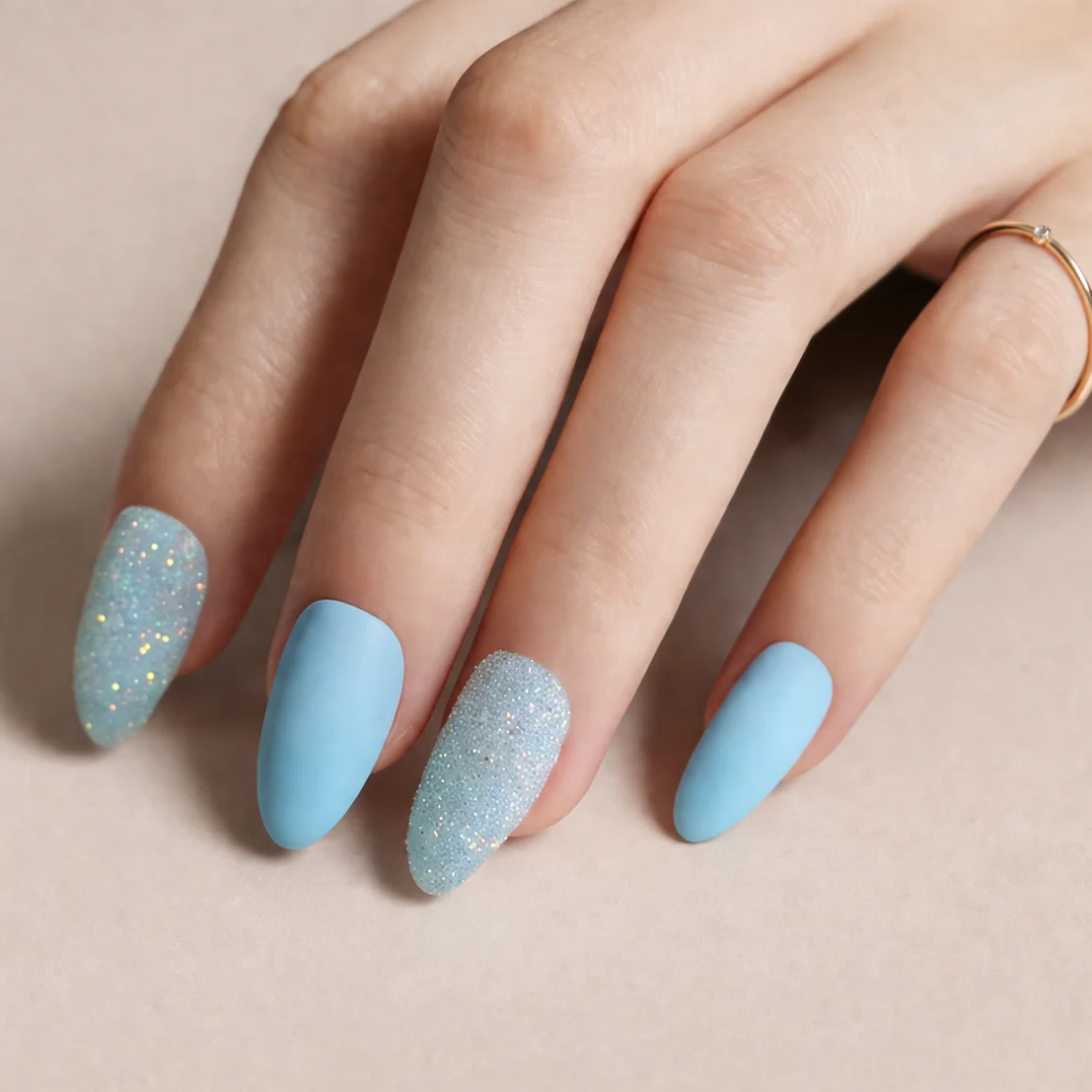 Faux Ongles Bleu Mat et Pailletés Amande Mi-Longs